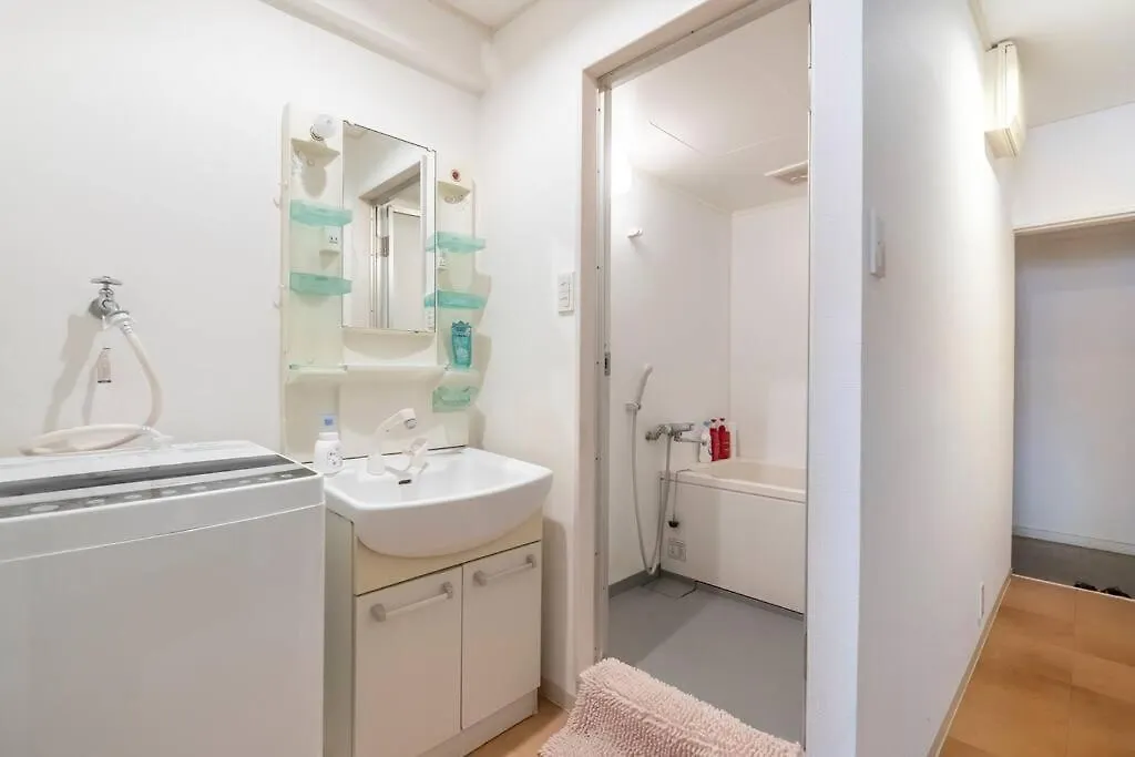 ２ Beds. Comfortable . Dotonbori / Kuromon Market. 大阪 0*,